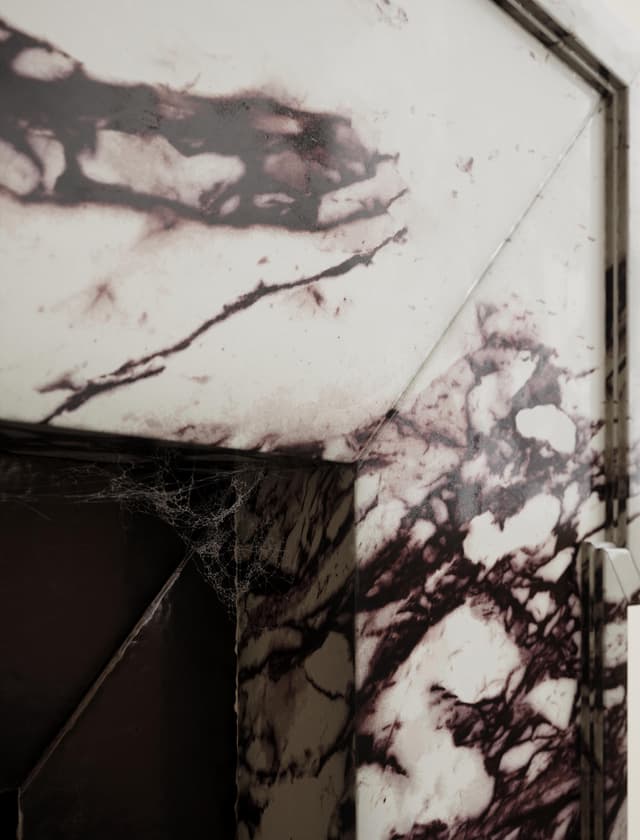 banda-fireplace-detail-calacatta-viola-marble