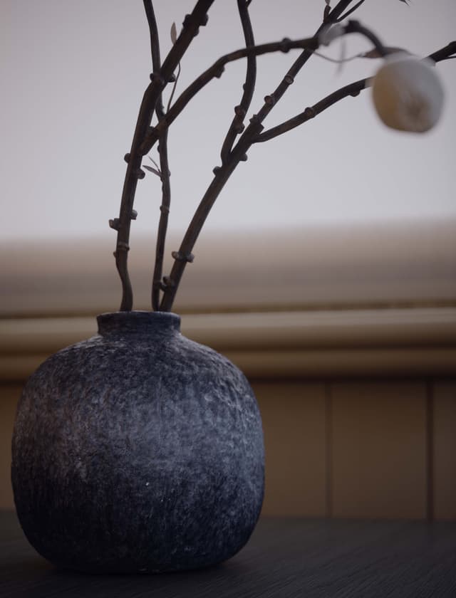 madam-stoltz-wasabi-vase-lancome-paris