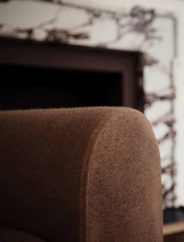 Banda-millesime-armchair-detal